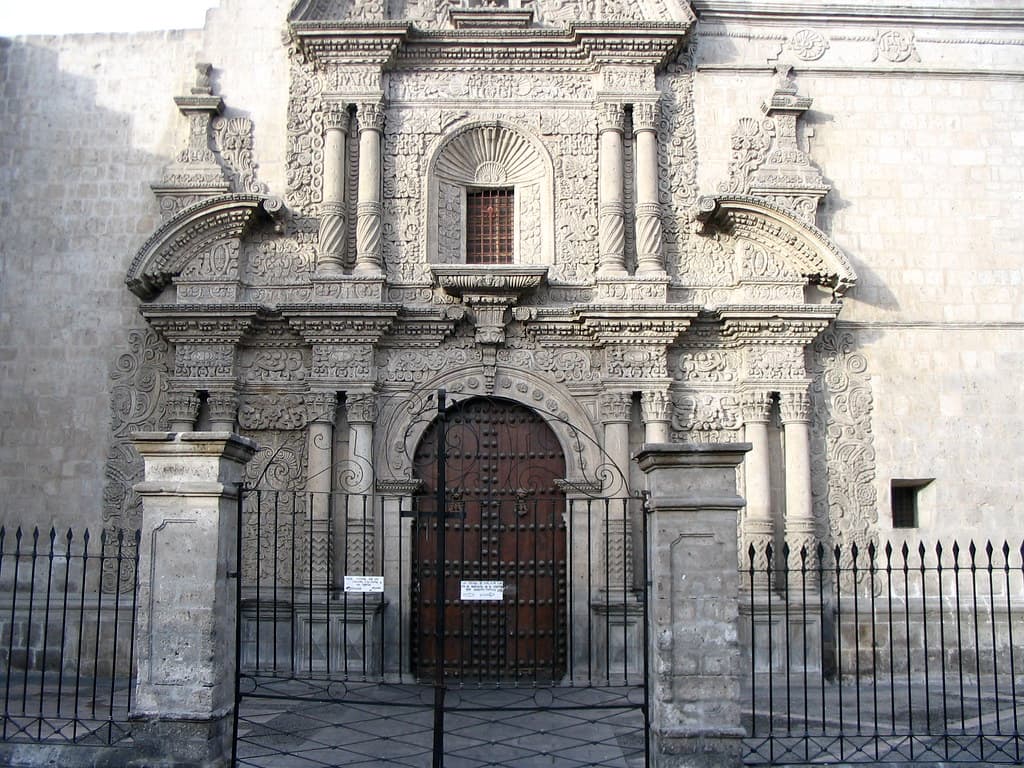 Oppressive stone thing